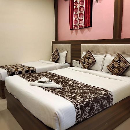 Hotel Golden Galaxy Мумбаи Экстерьер фото