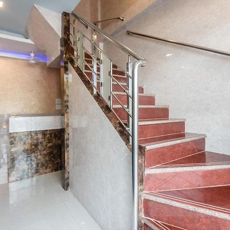 Hotel Golden Galaxy Мумбаи Экстерьер фото