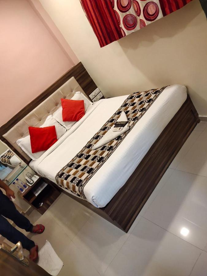 Hotel Golden Galaxy Мумбаи Экстерьер фото