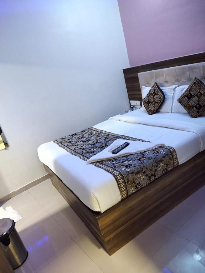 Hotel Golden Galaxy Мумбаи Экстерьер фото