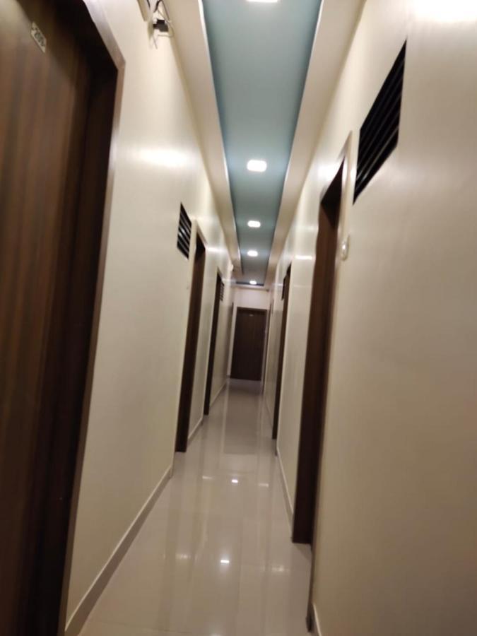 Hotel Golden Galaxy Мумбаи Экстерьер фото
