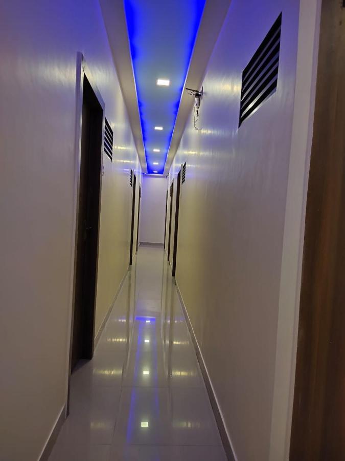 Hotel Golden Galaxy Мумбаи Экстерьер фото
