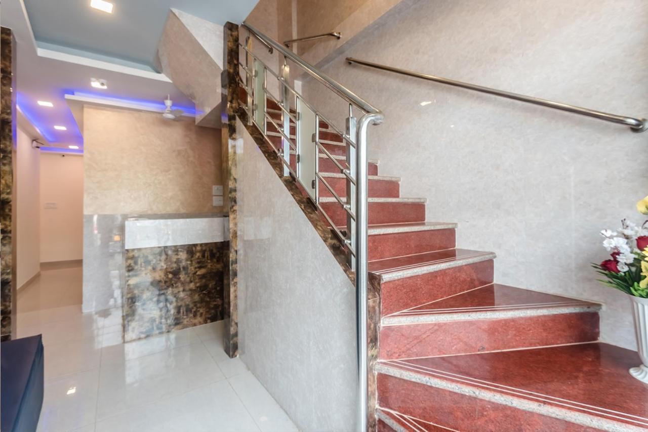 Hotel Golden Galaxy Мумбаи Экстерьер фото